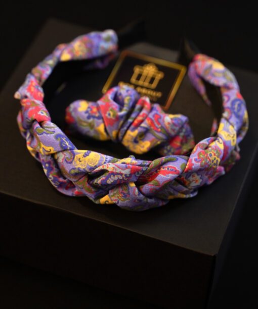 Kolekcinio audinio segtukas plaukams