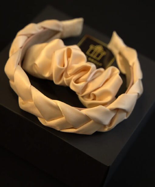 Kreminės spalvos plaukų segtukas