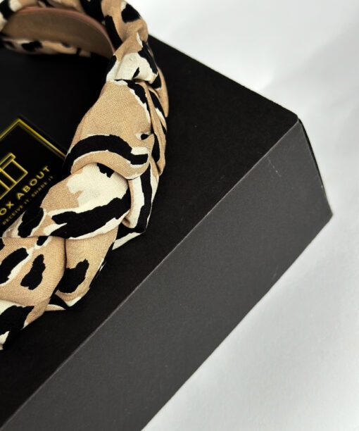 Alternative view of Gyvūnų rašto plaukų lankelis