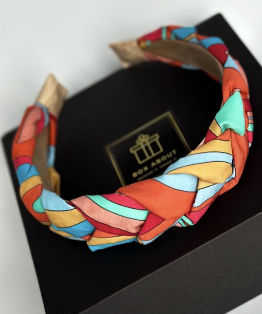 Alternative view of Ryškių spalvų ir ornamentų lankelis plaukams