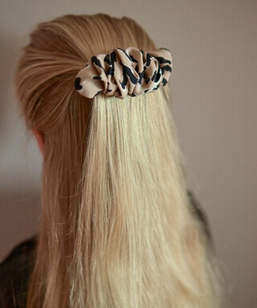 Alternative view of Gyvūnų raštų segtukas plaukams