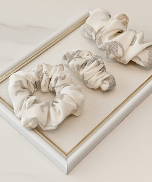 Alternative view of Kolekcinio audinio segtukas plaukams