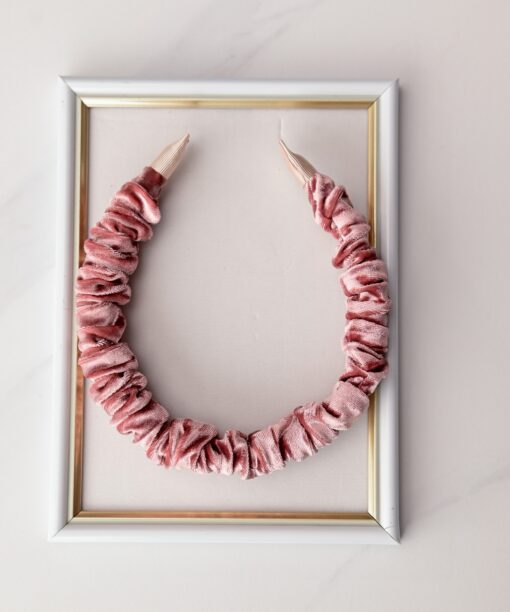 Alternative view of Veliūrinis rauktas plaukų lankelis