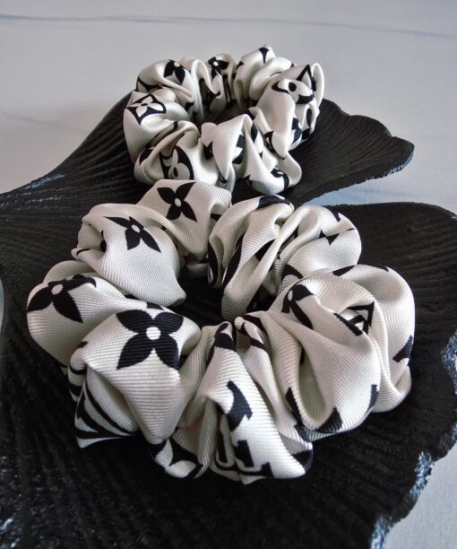 Alternative view of Kolekcinio šilko gumelė plaukams